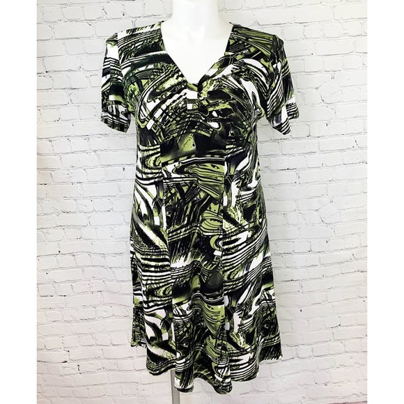 Lasania Dresses & Skirts - LASANIA GREEN PRINT EMPIRE WAIST SHORT SLVE DRESS SZ 18